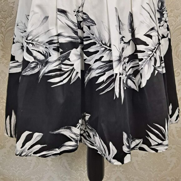 WHMB Size 2 Black And White Fit and Flare Dress Wide Straps Defined Waist NWT - Picture 4 of 16